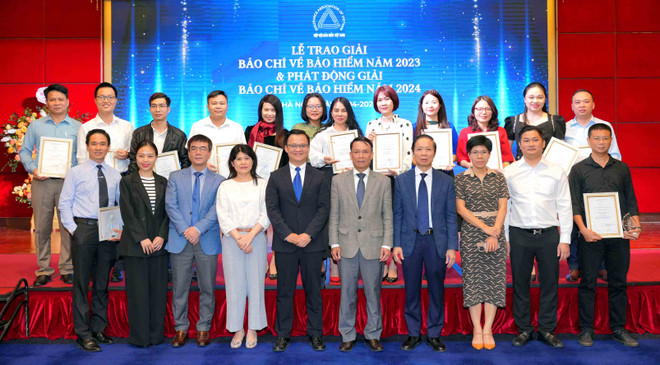 Hình tập thể.JPG