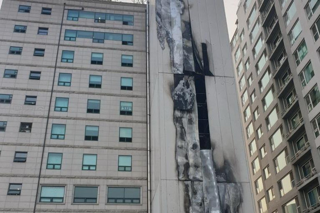 Hàn Quốc: Sơ tán hàng trăm người do hỏa hoạn ở trung tâm thương mại ảnh 1