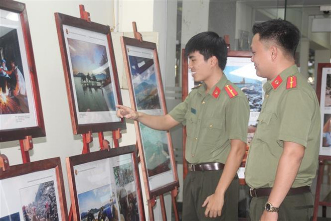 Triển lãm ảnh và phim phóng sự-tài liệu trong Cộng đồng ASEAN ảnh 1