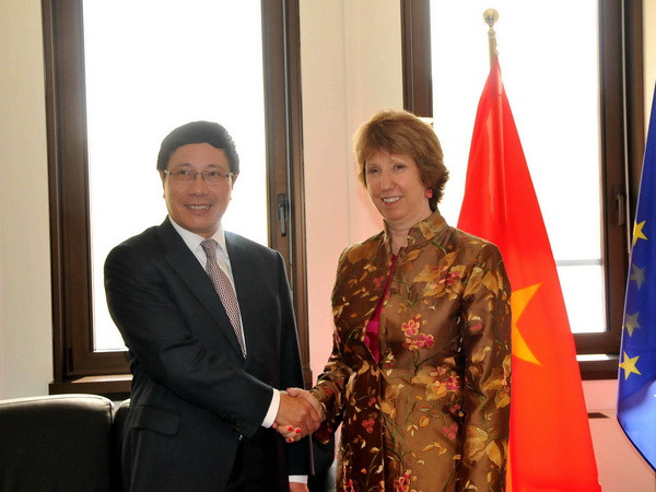 Phó Thủ tướng tiếp xúc song phương bên lề Hội nghị ASEAN-EU ảnh 1