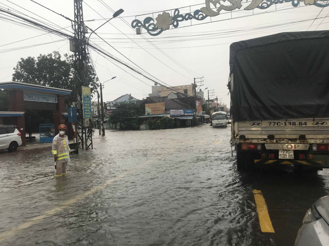 Lũ lớn tại Bình Định, hơn 16.500 căn nhà bị ngập, giao thông chia cắt ảnh 1