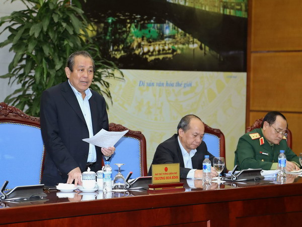 Phó Thủ tướng Trương Hòa Bình phát biểu ý kiến. (Ảnh: Doãn Tấn/TTXVN) Dứt điểm công tác bồi thường thiệt hại cho người dân miền Trung ảnh 1