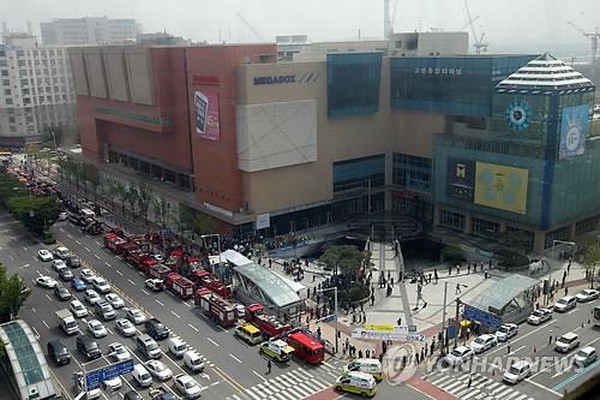 Số nạn nhân vụ cháy bến xe buýt tại Hàn Quốc tiếp tục tăng ảnh 2