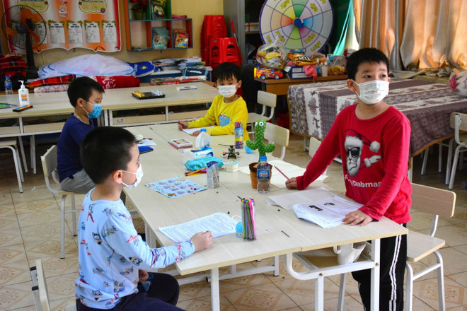 Dịch COVID-19: Lớp học đặc biệt trong khu cách ly tại Nam Định ảnh 2