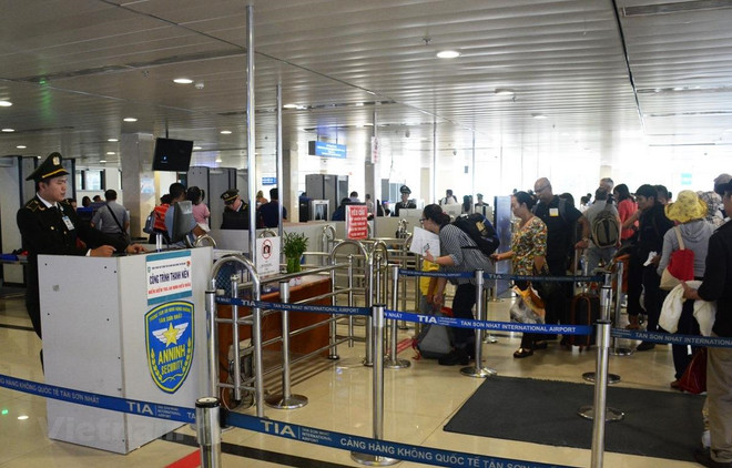 Bị cấm, khách vẫn cố tình sử dụng giấy tờ của người khác để đi máy bay ảnh 1