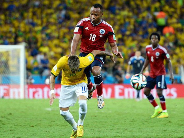 Camilo Zuniga xin lỗi Neymar sau pha vào bóng thô bạo ảnh 1