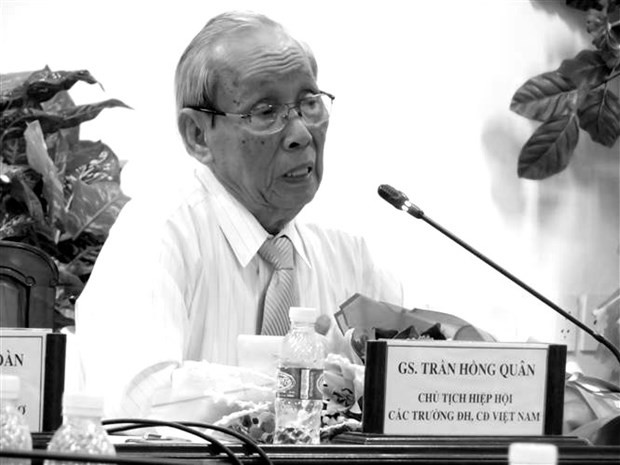 Giáo sư, Tiến sỹ Trần Hồng Quân phát biểu tại Lễ ra mắt Câu lạc bộ Khối Các Trường Đại học, Cao đẳng khu vực Tây Nam bộ ngày 9/11/2018, tại Trường Đại học Cần Thơ. (Ảnh: Ánh Tuyết/TTXVN) Giáo sư-Tiến sỹ Trần Hồng Quân dành cả cuộc đời cho giáo dục ảnh 2