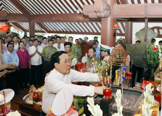 Chủ tịch nước Võ Văn Thưởng dâng hương tưởng nhớ Bác Hồ trên núi Ba Vì ảnh 2