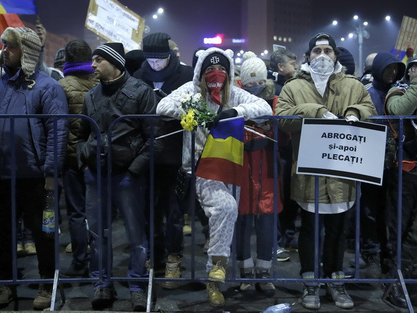 Romania từ chối thu hồi sắc lệnh miễn truy tố quan chức tham nhũng ảnh 1