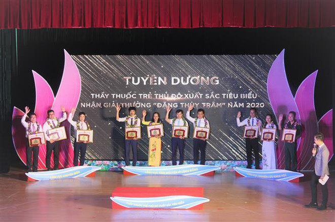 Vinh danh các thầy thuốc trẻ Thủ đô và trao Giải thưởng Đặng Thùy Trâm ảnh 1