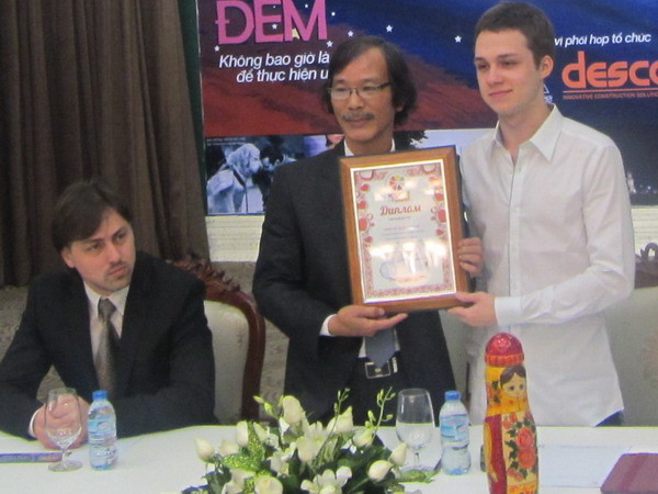 Thần đồng văn học Nga Mikhail Samarsky đến Việt Nam ảnh 1