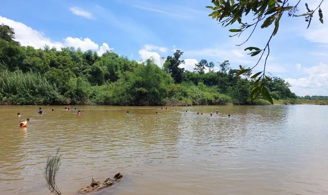 Quảng Nam: Tìm thấy thi thể 2 cha con bị đuối nước trên sông Khang ảnh 1