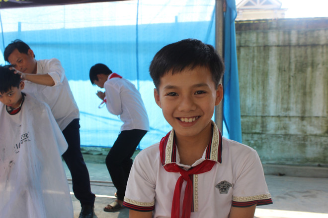 Hà Tĩnh: Tiệm cắt tóc không đồng dành cho học sinh nghèo ảnh 2