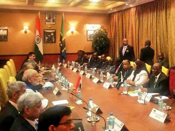 Thủ tướng Ấn Độ Narendra Modi hội đàm với Tổng thống Tanzania John Pombe Joseph Magufuli. (Nguồn: MEAIndia) Ấn Độ, Tanzania ký 5 thỏa thuận tăng cường quan hệ song phương ảnh 1