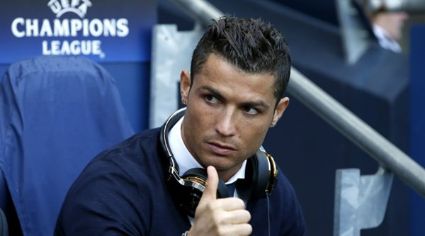 Ronaldo vẫn là "cỗ máy kiếm tiền" số 1 trong làng thể thao thế giới ảnh 1