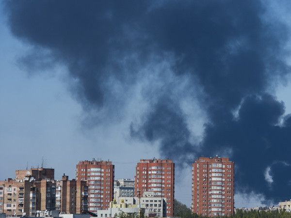 Xung đột bùng phát bên ngoài tòa nhà Quốc hội Ukraine ảnh 1