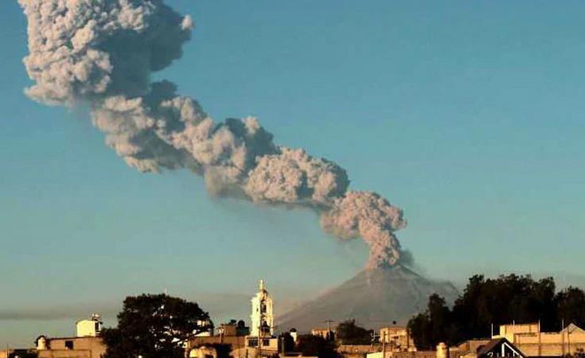 Núi lửa Popocatepetl phun nham thạch, Mexico nâng mức cảnh báo ảnh 1
