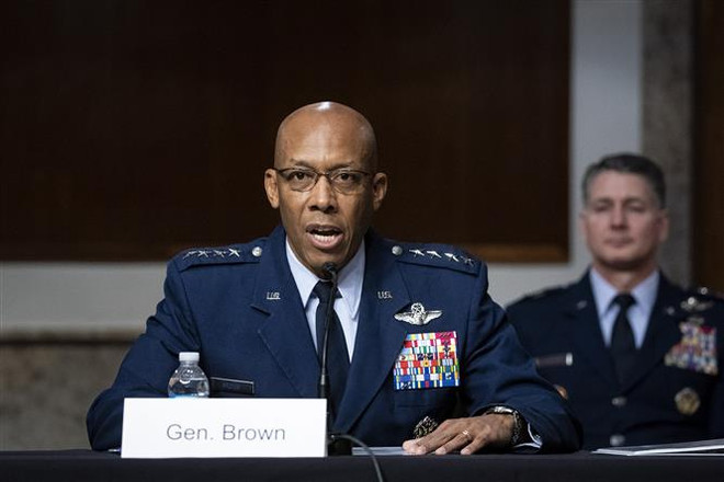 Tướng Charles Q. Brown, Jr., được đề cử làm Chủ tịch Hội đồng Tham mưu trưởng liên quân Mỹ. (Ảnh: AFP/TTXVN) Tổng thống Mỹ đề cử tân Chủ tịch Hội đồng Tham mưu trưởng liên quân ảnh 1