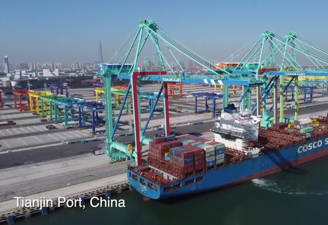 Cảng container thông minh không carbon nằm trong Cảng biển Thiên Tân, phía Bắc Trung Quốc. (Nguồn: news.cn) Cảng container không carbon đầu tiên trên thế giới đi vào hoạt động ảnh 1
