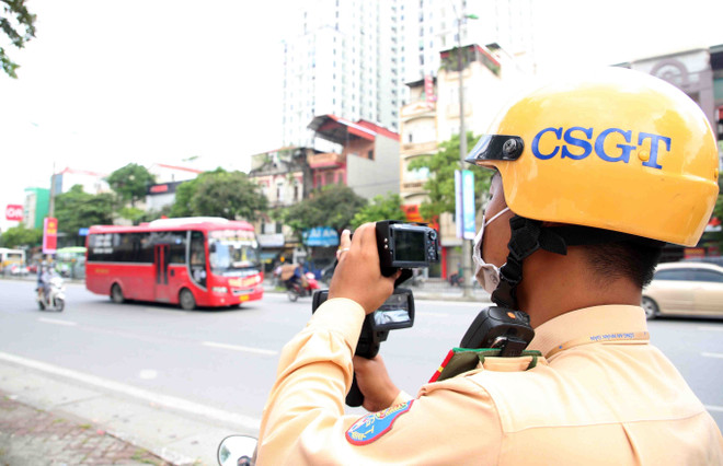 Quảng Trị thu hồi phù hiệu 15 phương tiện vi phạm tốc độ nhiều lần ảnh 1