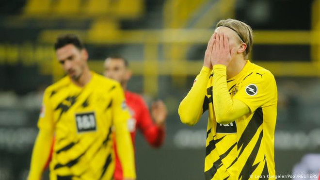 Bundesliga: Bayern thắng ngược Stuttgart, Dortmund thua trên sân nhà ảnh 1