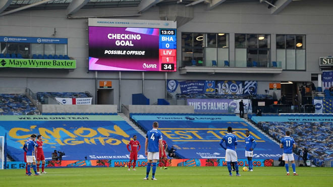 Premier League: Liverpool mất điểm vì VAR, Man City thắng tưng bừng ảnh 1