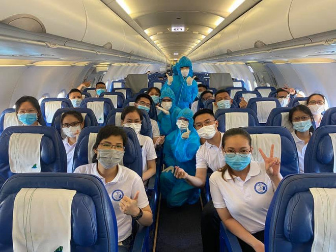 Chuyên cơ Bamboo Airways đưa bác sỹ từ Huế vào tiếp viện Đồng Nai ảnh 5