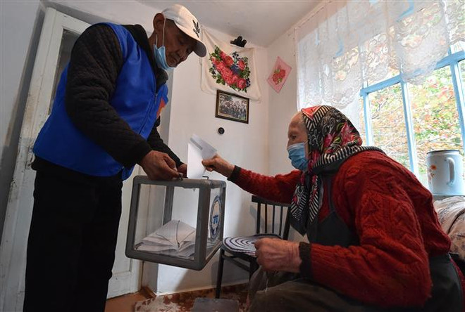 Kyrgyzstan hủy bỏ kết quả bầu cử Quốc hội sau khi nổ ra biểu tình ảnh 1