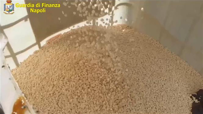 Italy thu giữ lượng ma túy tổng hợp lớn nhất thế giới ảnh 1