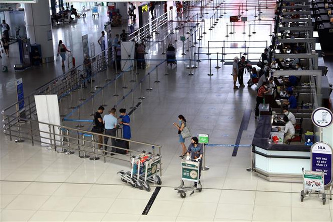 Thiếu thị trường quốc tế, ngành hàng không chật vật đà hồi phục ảnh 1