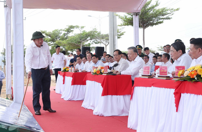 TTXVN_0512 Tong Bi thu dien hat nhan Ninh Thuan 1.jpg