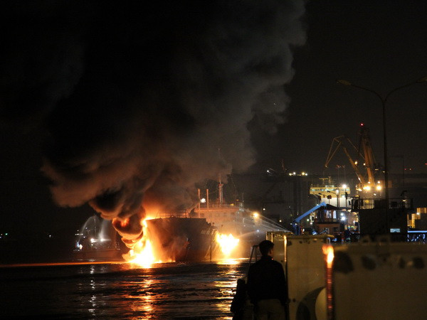 Bạc Liêu: Cháy tàu chở xăng dầu, hai người bị bỏng ảnh 1