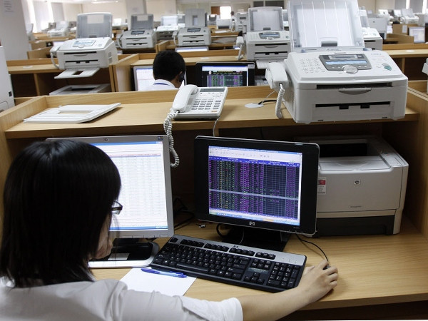 Bên bán ‘dừng tay,’ VN-Index lấy lại sắc xanh và tăng 18,79 điểm ảnh 1