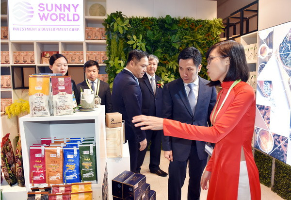 Khai trương Gian hàng Việt tại Trung tâm thương mại Thượng Hải ảnh 3