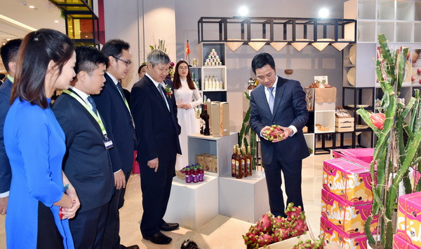 Khai trương Gian hàng Việt tại Trung tâm thương mại Thượng Hải ảnh 4