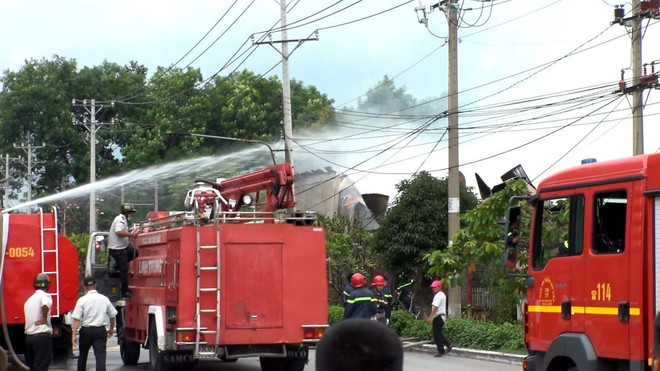 Khống chế kịp thời vụ cháy nhà xưởng ở khu công nghiệp Bình Chiểu ảnh 1