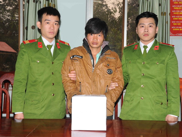 Bắt giữ đối tượng vận chuyển trái phép 2kg ma túy dạng đá ảnh 1