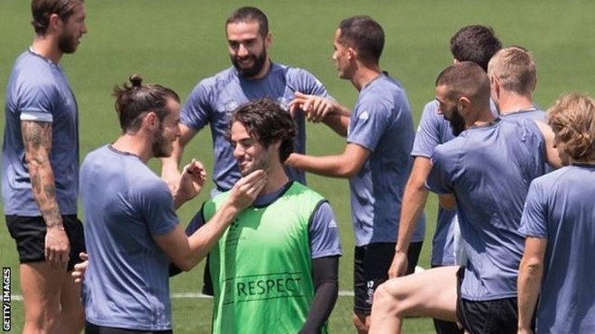 Những câu lạc bộ từng gặp phải “lời nguyền” Champions League ảnh 1