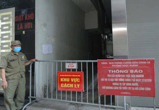 Hà Nội phong tỏa nơi ở của nam bác sỹ dương tính với COVID-19 ảnh 4