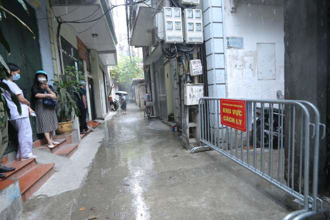 Hà Nội phong tỏa nơi ở của nam bác sỹ dương tính với COVID-19 ảnh 3