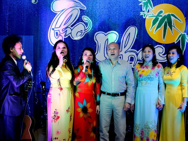 Sâu lắng Đêm giao lưu thơ nhạc Nguyên tiêu ở Cộng hòa Séc ảnh 1