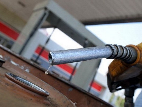 Giá dầu thế giới lại giảm do lo ngại về nguồn cung dư thừa ảnh 1