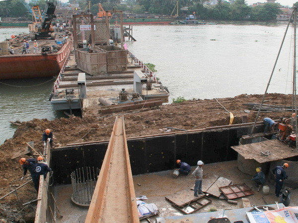 Đảm bảo an toàn tuyệt đối tàu thuyền qua khu vực thi công cầu Ghềnh ảnh 1