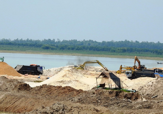 Tây Ninh mạnh tay xử lý nạn khai thác cát trong hồ Dầu Tiếng ảnh 1