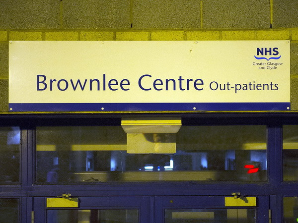 Một nhân viên y tế Quân đội Anh nhiễm virus Ebola ở Sierra Leone ảnh 1