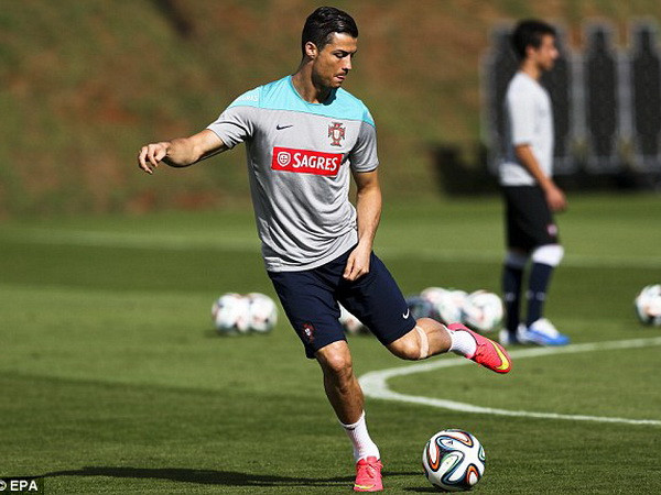 Cristiano Ronaldo sẵn sàng “xé nát” mành lưới tuyển Đức ảnh 1