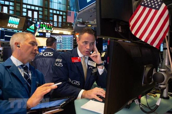 Một phiên giao dịch tại Sàn giao dịch chứng khoán New York của Mỹ. (Ảnh: AFP/TTXVN) Trung Quốc giảm mua lượng trái phiếu của chính phủ Mỹ ảnh 1