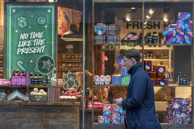 Thủ tướng Anh đảo ngược quyết định giảm thuế doanh nghiệp ảnh 1