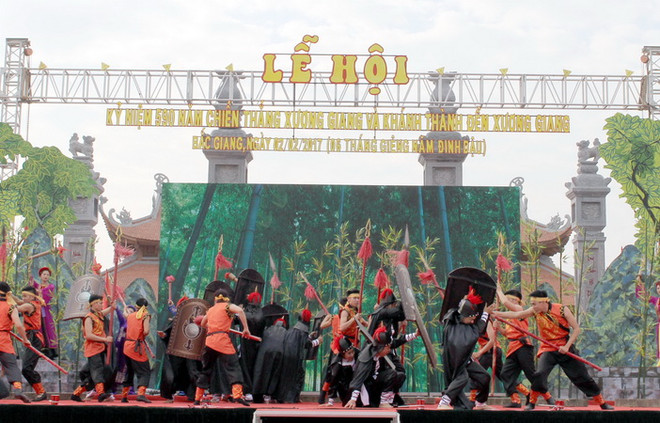 Mùa lễ hội Xuân Đinh Dậu: Đã giảm hẳn những hình ảnh phản cảm ảnh 7