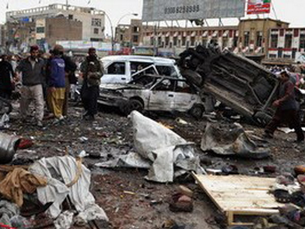 Bạo lực gần thủ đô Pakistan, 90 người thương vong ảnh 1